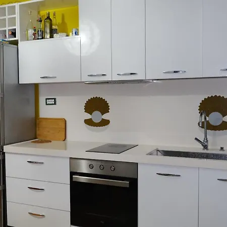 Lovely Front Apartment. Apartment