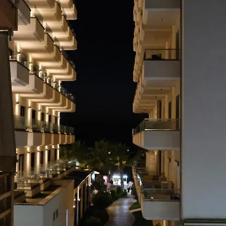 Lovely Front Apartment. Apartment *
